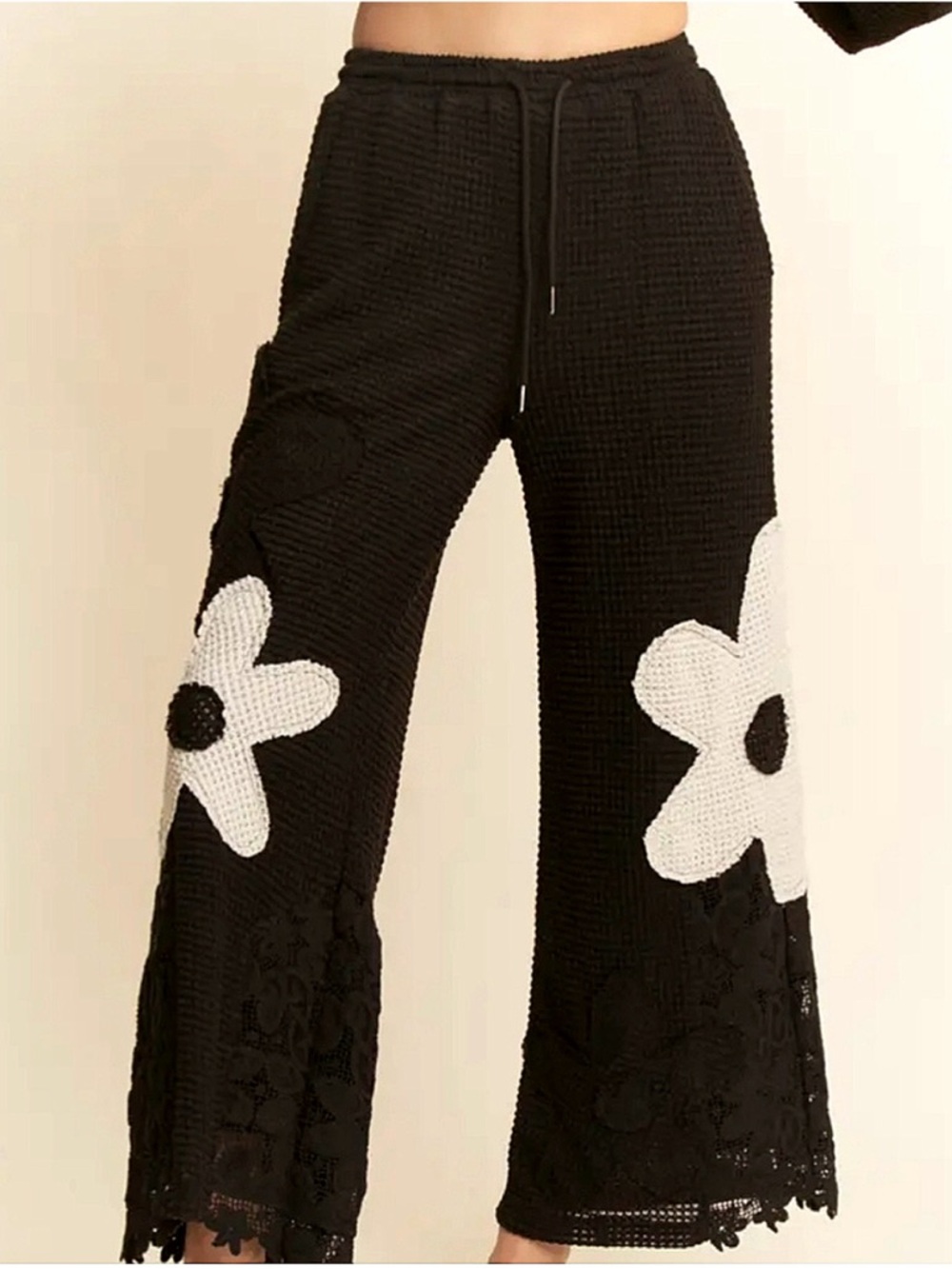 Davi & Dani 2 Pc Flower Patch Lace Crochet Black and White Hoodie V Neck SET! M! - Picture 7 of 7